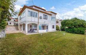 Amazing home in Premantura with 5 Bedrooms